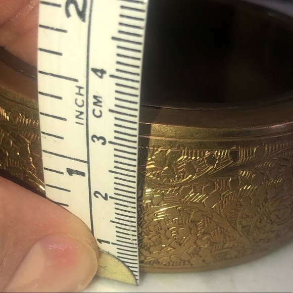vtg Big Brass Floral Flower Eteched Engraved Wide Chunky Bangle 1.2” 8” Inside - Picture 6 of 8